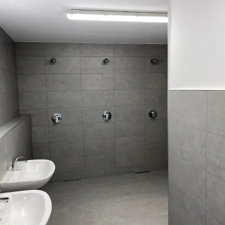 Albergue Fitters' Near Dresden - Comfortable Beds, Only Men, Free Wlan & Parking Spaces, Also For Trucks *