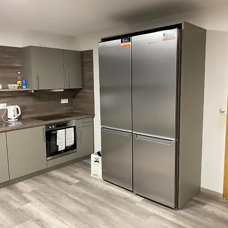 Hostel47 - Naehe Dresden - Monteurzimmer Mit Bequemen Betten, Nur Fuer Maenner, Kostenloses Wlan Und Parkplaetze Fuer Autos Und Lkw's, Waschmaschine Vor Ort *