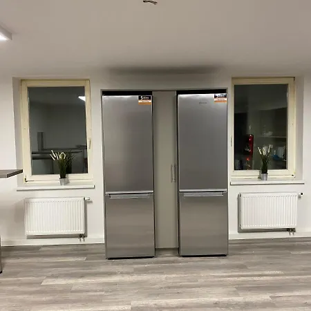 Hostel47 - Naehe Dresden - Monteurzimmer Mit Bequemen Betten, Nur Fuer Maenner, Kostenloses Wlan Und Parkplaetze Fuer Autos Und Lkw's, Waschmaschine Vor Ort Hostal Radeberg