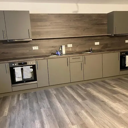 Hostel47 - Naehe Dresden - Monteurzimmer Mit Bequemen Betten, Nur Fuer Maenner, Kostenloses Wlan Und Parkplaetze Fuer Autos Und Lkw's, Waschmaschine Vor Ort Hostal Radeberg