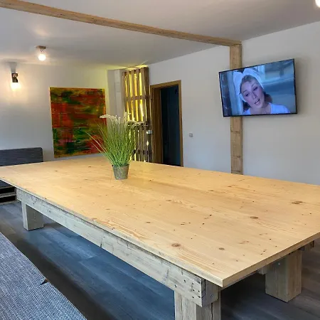 Fitters' Near Dresden - Comfortable Beds, Only Men, Free Wlan & Parking Spaces, Also For Trucks