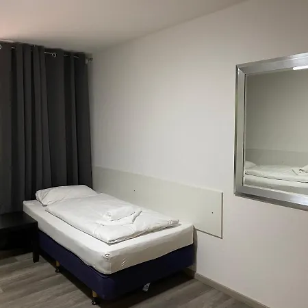 Fitters' Near Dresden - Comfortable Beds, Only Men, Free Wlan & Parking Spaces, Also For Trucks