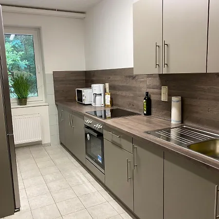 Hostel47 - Naehe Dresden - Monteurzimmer Mit Bequemen Betten, Nur Fuer Maenner, Kostenloses Wlan Und Parkplaetze Fuer Autos Und Lkw's, Waschmaschine Vor Ort Hostal